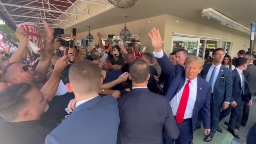 Enfrenta 37 cargos: Trump se declaró