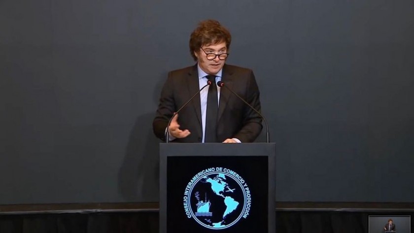 Milei negó el atraso cambiario y adelantó que se