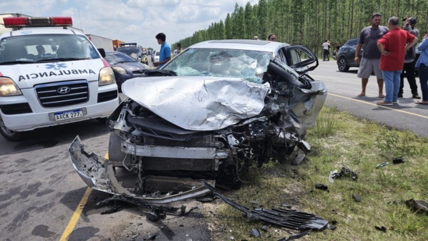 Un auto chocó a otro en el que viajaban hinchas de Racing a Asunción: hay un muerto