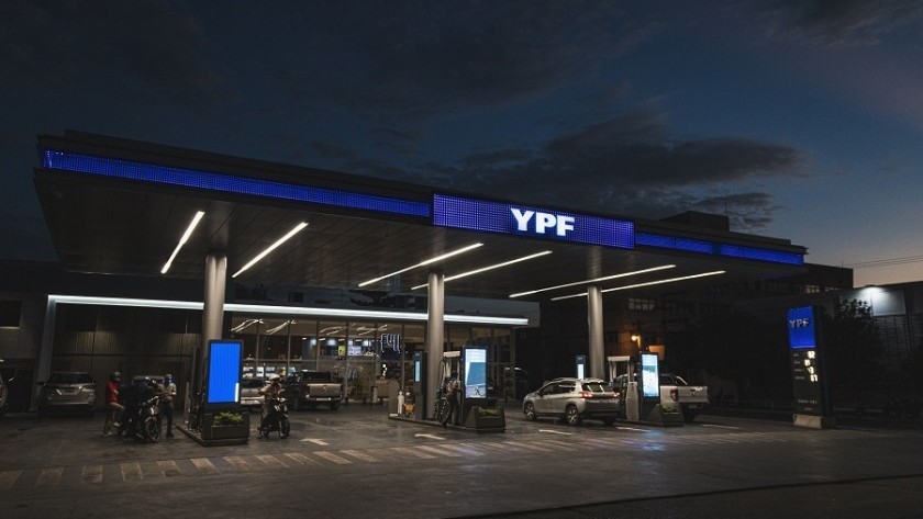 Horacio Marín confirmó que YPF baja 4% el precio de sus combustibles el 1 de mayo