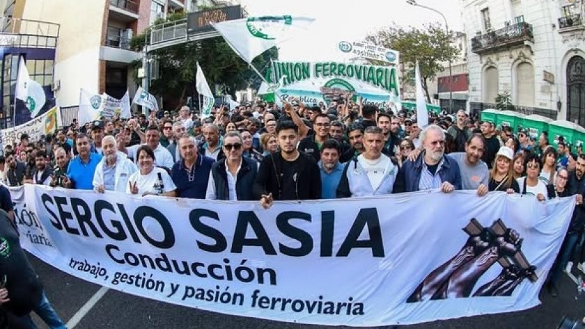 La CGT y gremios del transporte anuncian su rechazo al DNU que limita el derecho a huelga
