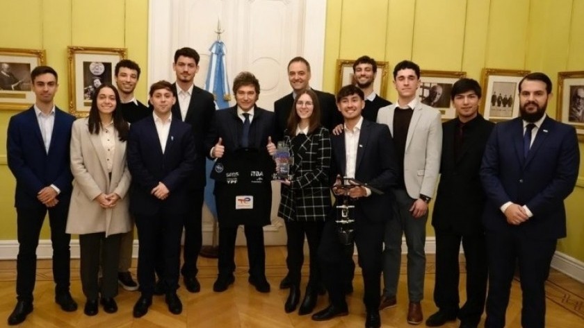 Milei recibió a los alumnos argentinos que ganaron el “Mundial de la Ciencia” de la NASA