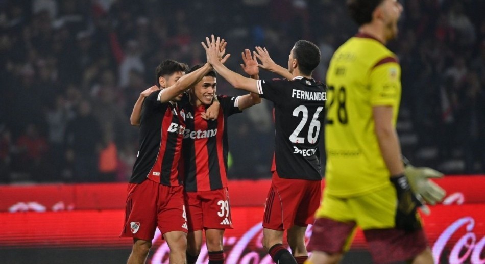 River se floreó en Córdoba y venció 4-0 a Instituto