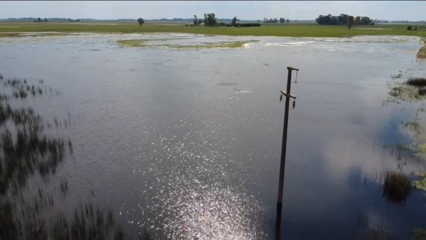 Nación y Provincia ofrecieron ahora compiten por la ayuda a los campos inundados 
