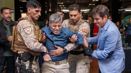 El ministro de Seguridad se dejó electrocutar ante las cámaras