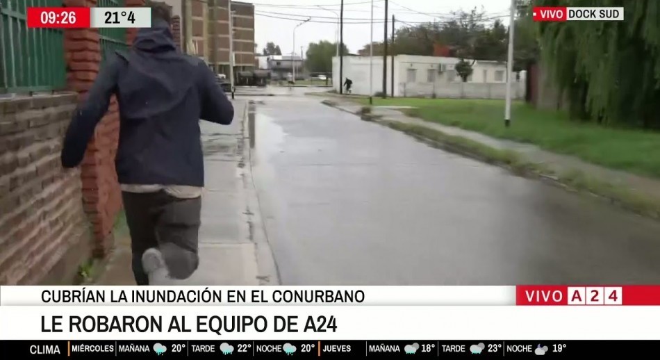 Dock Sud: asaltaron a un equipo de televisión mientras cubría el temporal en vivo