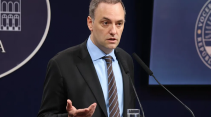 Ahora suena Santilli: Manuel Adorni presentó su renuncia a la Jefatura de Gabinete