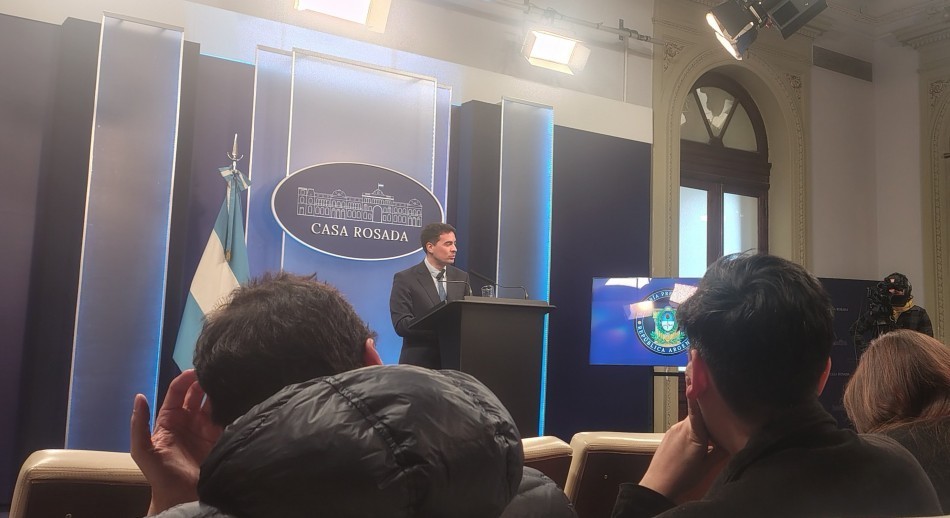Ravier: “Se termina el flagelo de financiar la salud de no residentes”