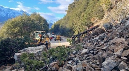 Corte total en la Ruta 40 en Río Negro por desprendimiento de rocas y tierra